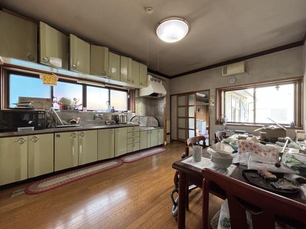 三沢市三川目３丁目の中古一戸建て