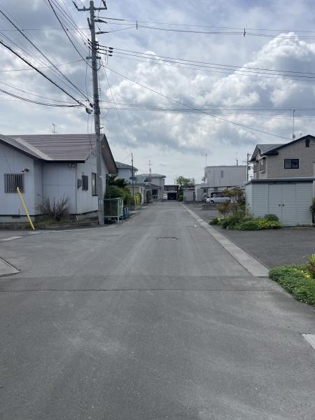 上北郡おいらせ町緑ヶ丘6丁目の中古一戸建て(前面道路含む現地写真)