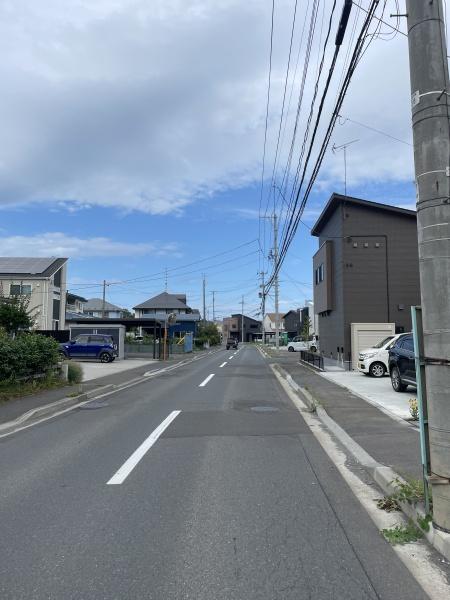 八戸市北白山台1丁目の中古一戸建て(前面道路含む現地写真)