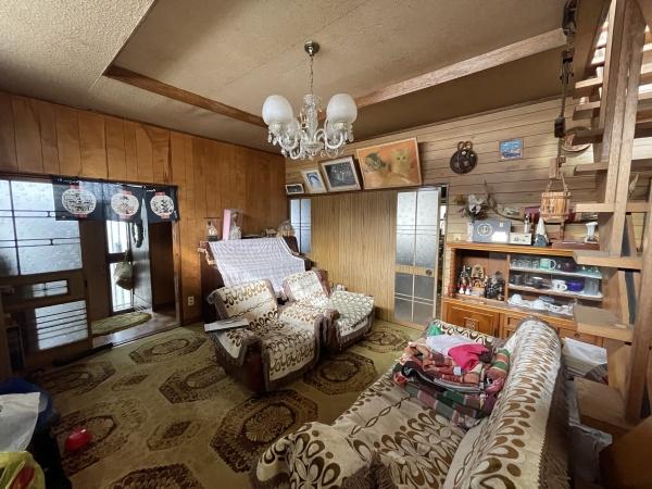 八戸市大字大久保字沢目の中古一戸建て(リビング)