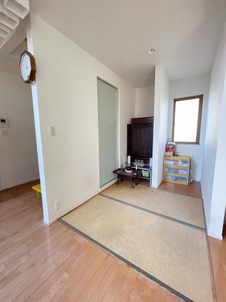 上北郡六戸町小松ケ丘3丁目の中古一戸建て(リビング)