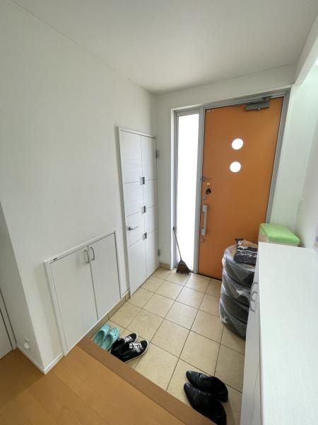 上北郡六戸町小松ケ丘3丁目の中古一戸建て(玄関)