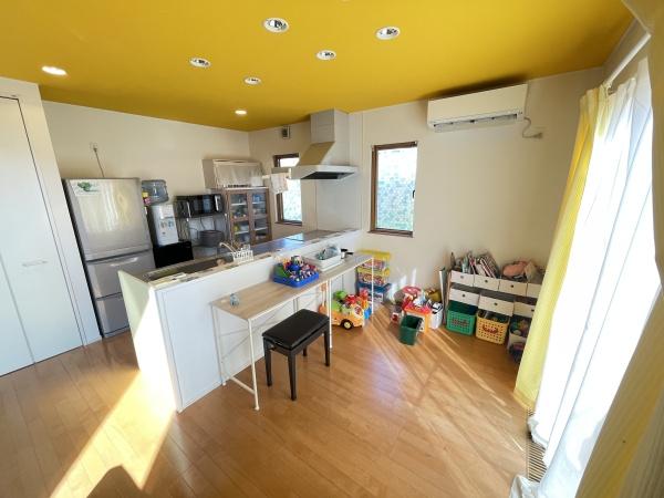 上北郡六戸町小松ケ丘3丁目の中古一戸建て(リビング)