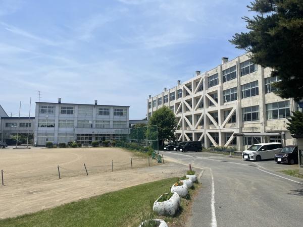 八戸市大字白銀町字雷の土地(八戸市立白銀小学校)