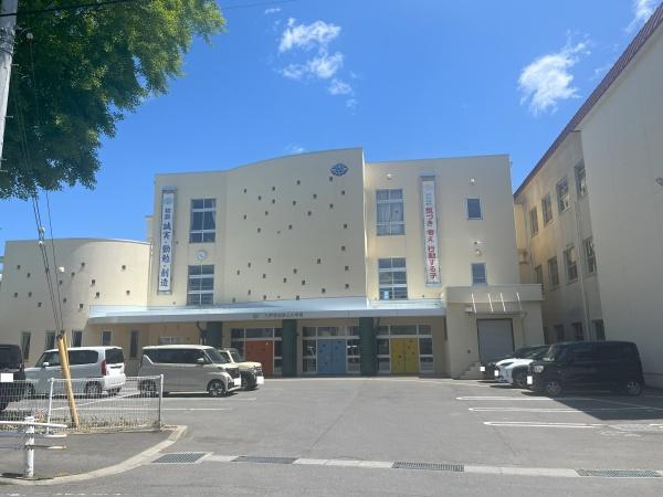八戸市大字中居林字狐森の土地(八戸市立吹上小学校)