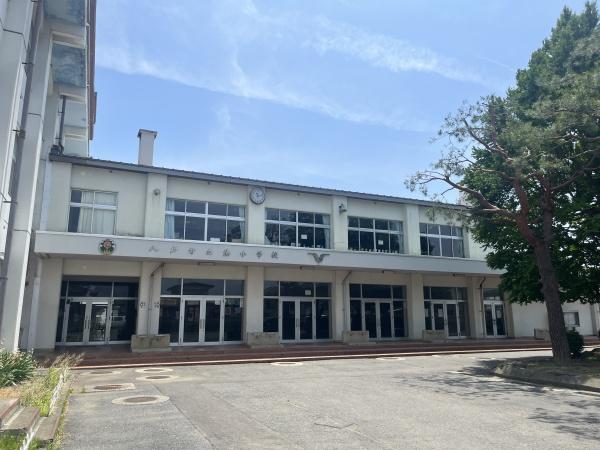 八戸市大字湊町字久保の土地(八戸市立湊小学校)