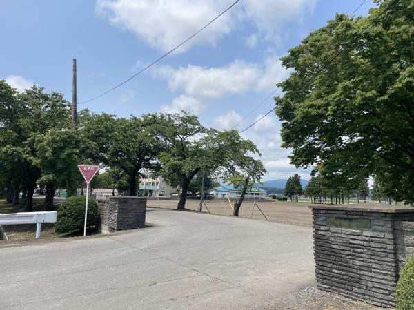 十和田市大字三本木字西金崎の土地(十和田市立甲東中学校)