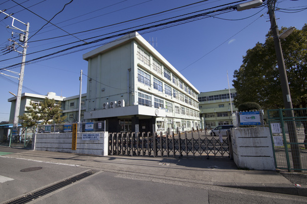 厚木市妻田北2丁目の土地(厚木市立清水小学校)