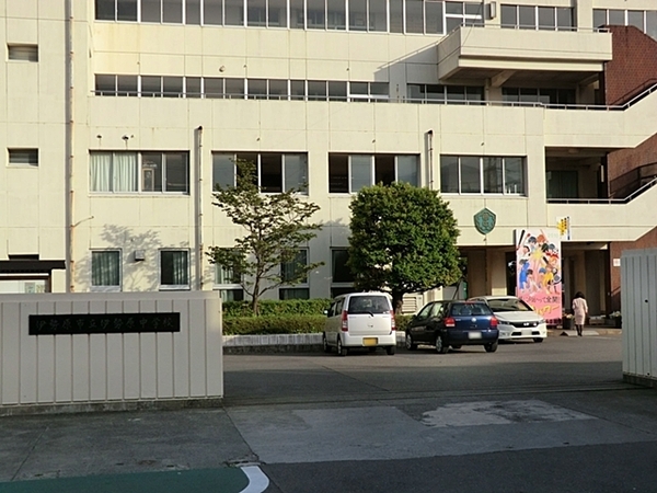 ライオンズマンション伊勢原第2(伊勢原市立伊勢原中学校)