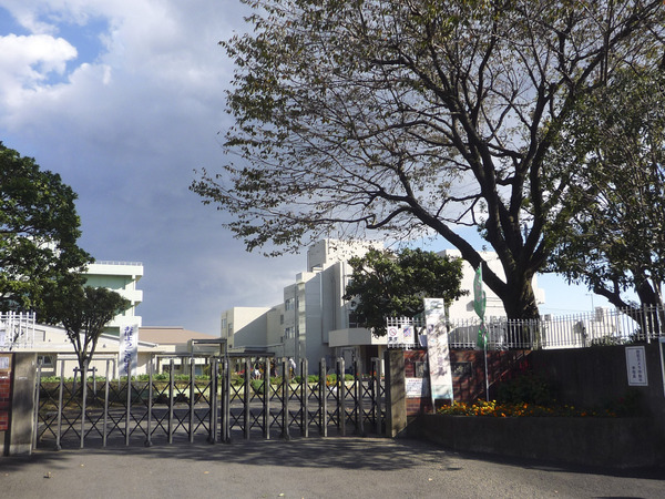 厚木市鳶尾4丁目の土地(厚木市立鳶尾小学校)