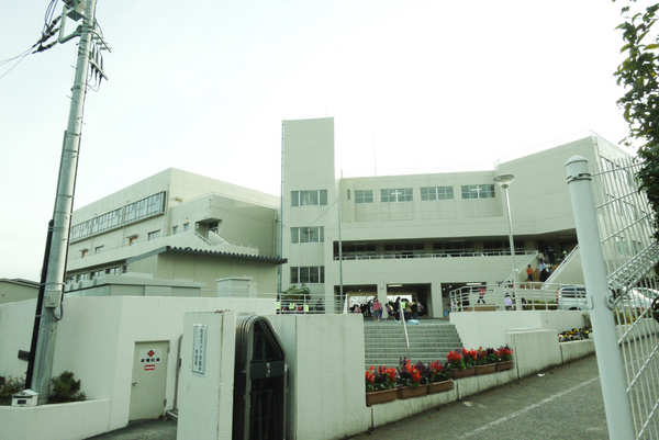 厚木市温水西2丁目の土地(厚木市立毛利台小学校)