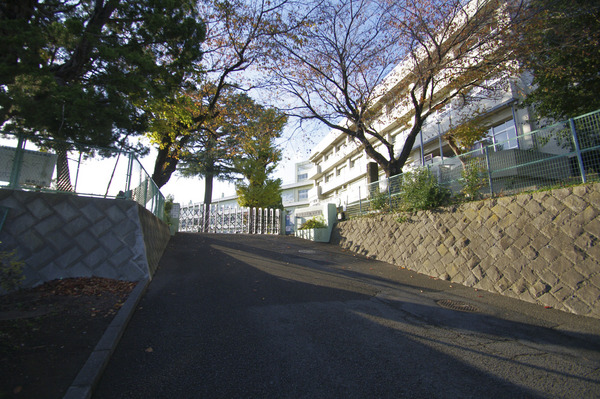 厚木市飯山南5丁目の土地(厚木市立小鮎小学校)