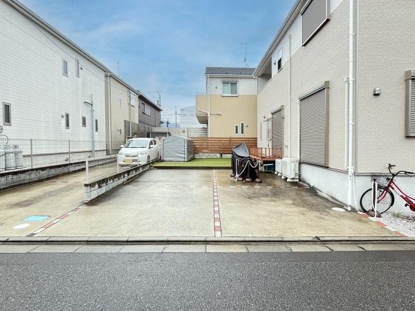 厚木市緑ケ丘2丁目の中古一戸建て(駐車場)