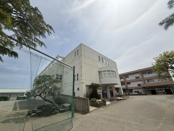 茅ヶ崎市松浪２丁目の土地(茅ヶ崎市立松浪小学校)