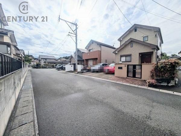 糟屋郡須惠町大字須惠の中古一戸建て(前面道路含む現地写真)