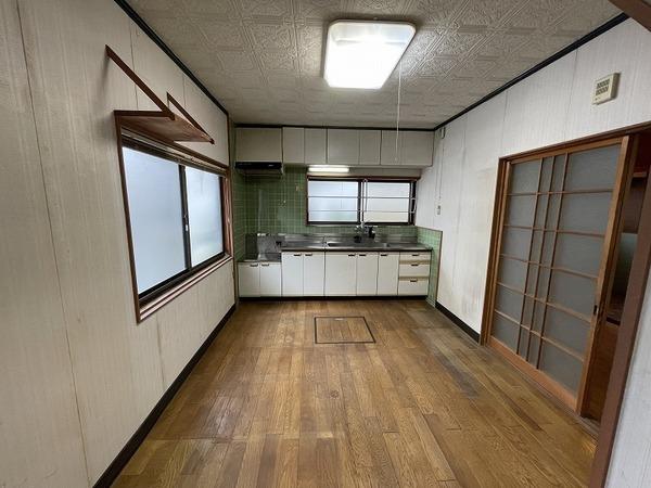 綾羅木本町１丁目／駅近く　コンパクトなお家