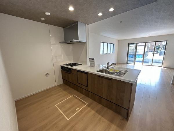 綾羅木本町7丁目　2号／新築　LDK21.9帖