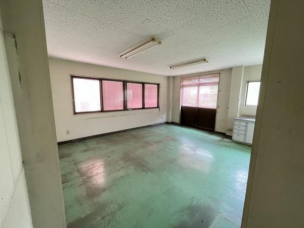彦島弟子待町三丁目／事務所・倉庫