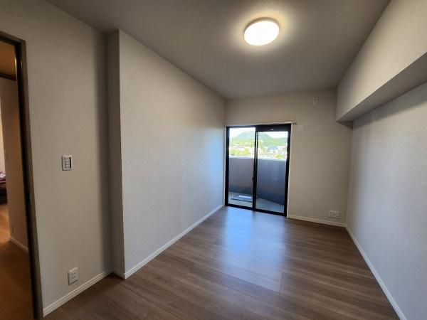 上田中町4丁目マンション/水廻り新品、ペット(洋室)