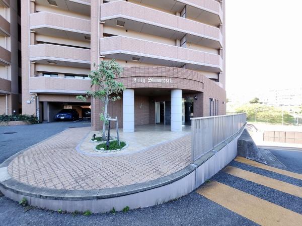 上田中町4丁目マンション/水廻り新品、ペット(エントランス)