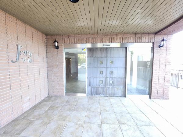 上田中町4丁目マンション/水廻り新品、ペット(エントランス)