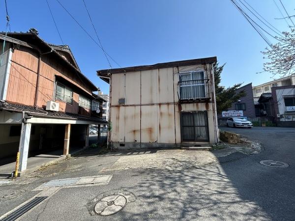 新地町／古アパートあり