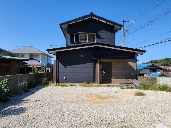 貴船町3丁目/水廻り新品 駐車場複数台、バーベキューも可能