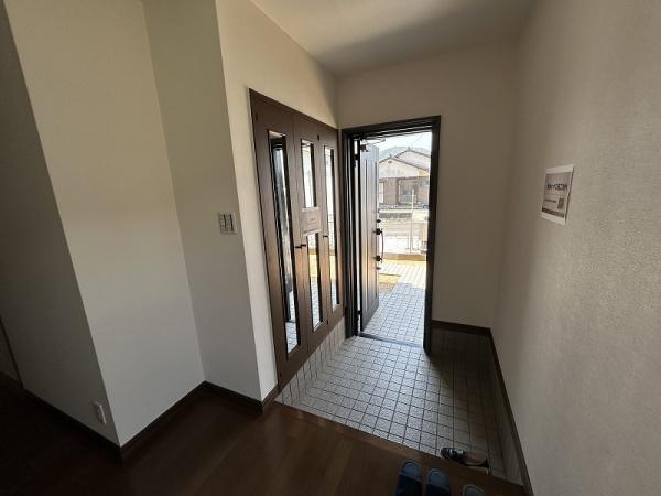 下関市勝谷新町4丁目の中古一戸建て(玄関)