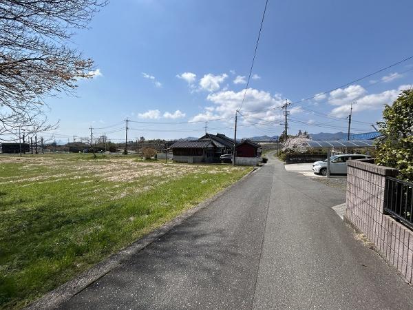 松屋上町2丁目／バイパス近くの畑