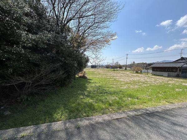松屋上町2丁目／バイパス近くの畑
