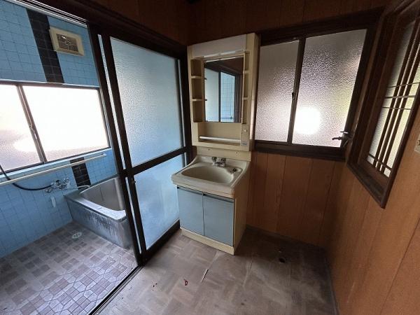 松屋上町2丁目／バイパス近く、倉庫用地付き