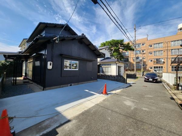 下関市綾羅木本町6丁目の中古一戸建て(前面道路含む現地写真)