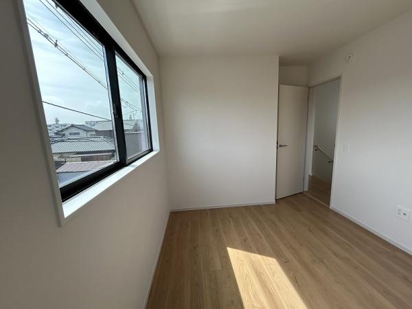 新垢田南町/1-2新築 角地(子供部屋)