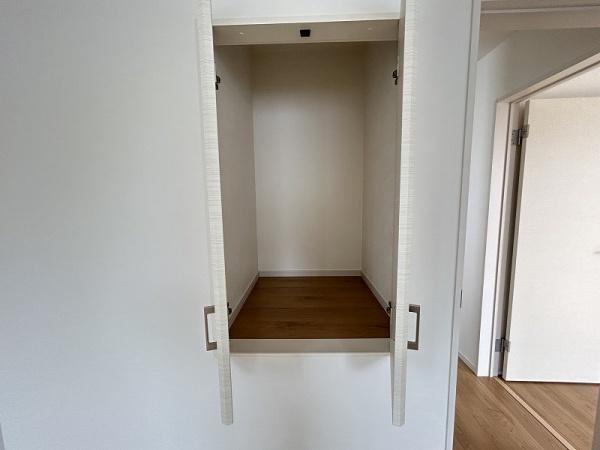 新垢田南町/1-2新築 角地(収納)