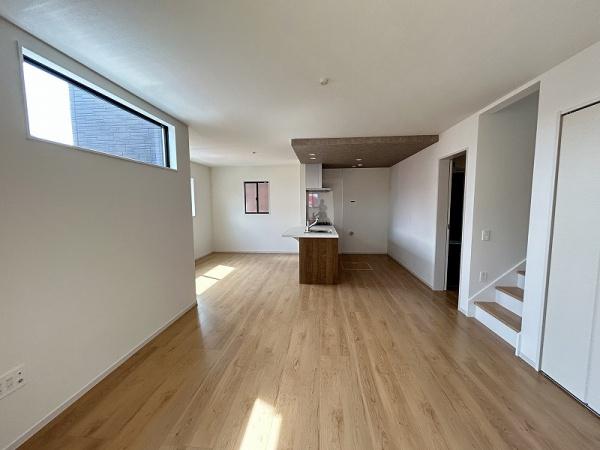 新垢田南町/1-2新築 角地(リビング)