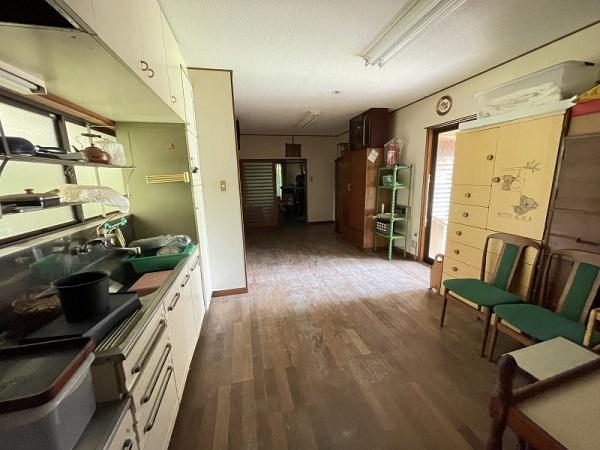 貴船町2丁目／複数台駐車可能　平家