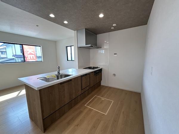 新垢田南町／1-2新築　角地