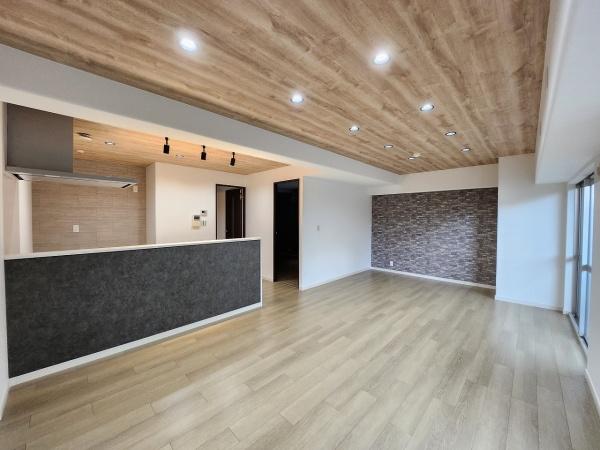 大字石原／コスパ近く　駐車場３台可