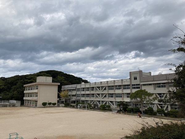 下関市綾羅木本町４丁目の中古一戸建て(下関市立川中西小学校)