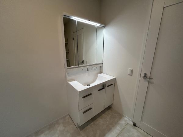 綾羅木新町２丁目／平屋住宅　駐車並列３台可能