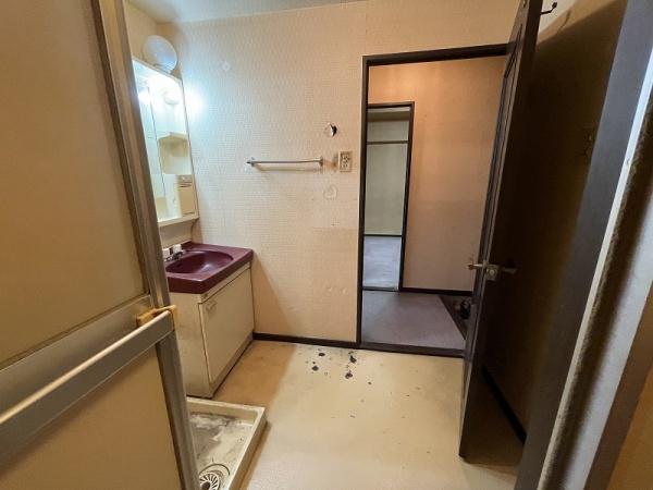 ロイヤルコーポランド上田中／市街地近く