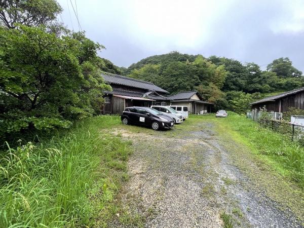 貴船町2丁目／複数台駐車可能　平家