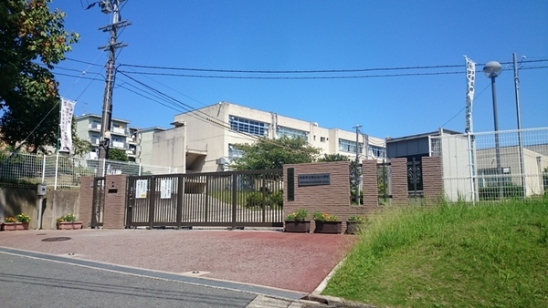 南千里第2コーポラスC棟(吹田市立桃山台小学校)