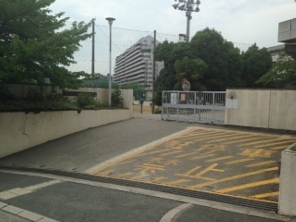 ライオンズマンション万博公園(吹田市立山田東中学校)