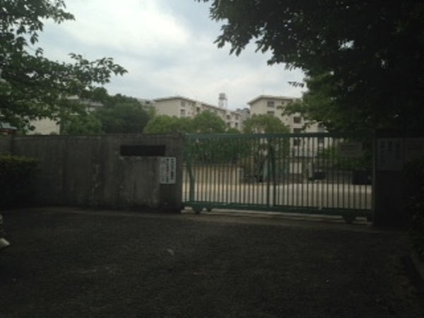 日興千里丘スカイマンションA棟(吹田市立山田第三小学校)