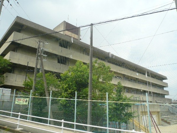 青葉丘マンション(吹田市立東山田小学校)