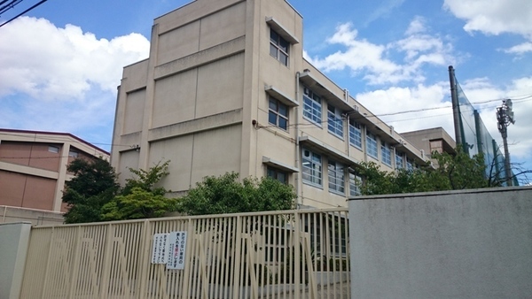 吹田市山手町２丁目の土地(吹田市立豊津中学校)
