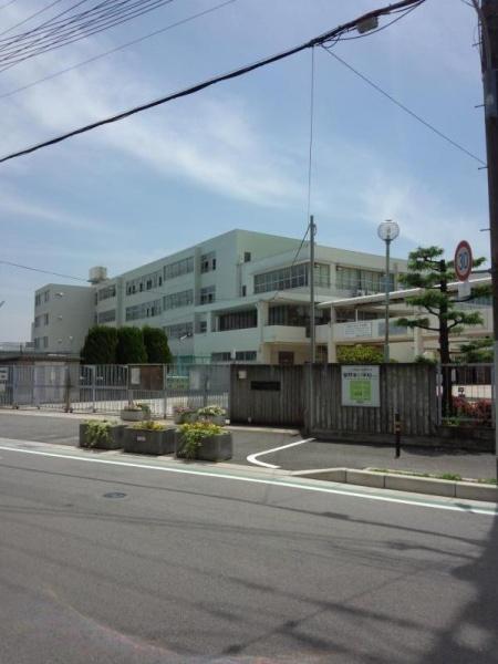 箕面市石丸２丁目の中古一戸建て(箕面市立第四中学校)