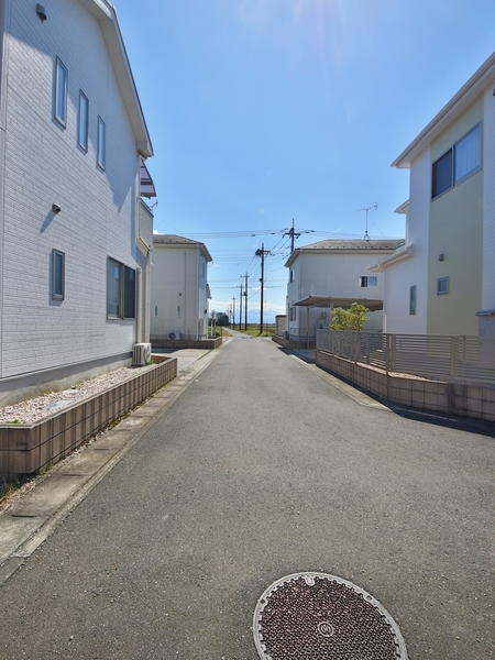 加須市礼羽の中古一戸建て(前面道路含む現地写真)