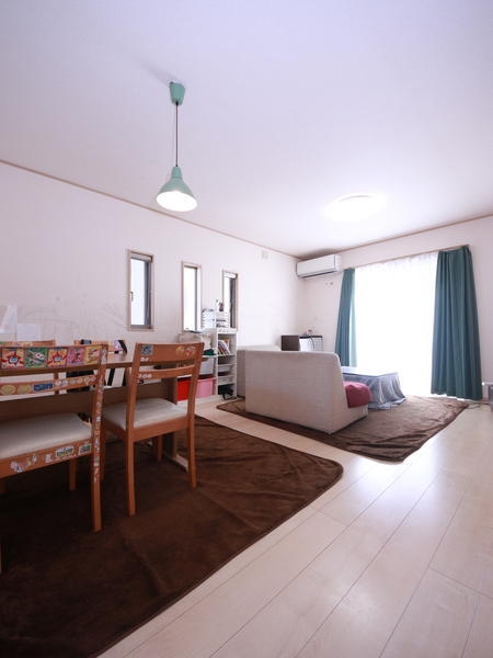 加須市礼羽の中古一戸建て(リビング)